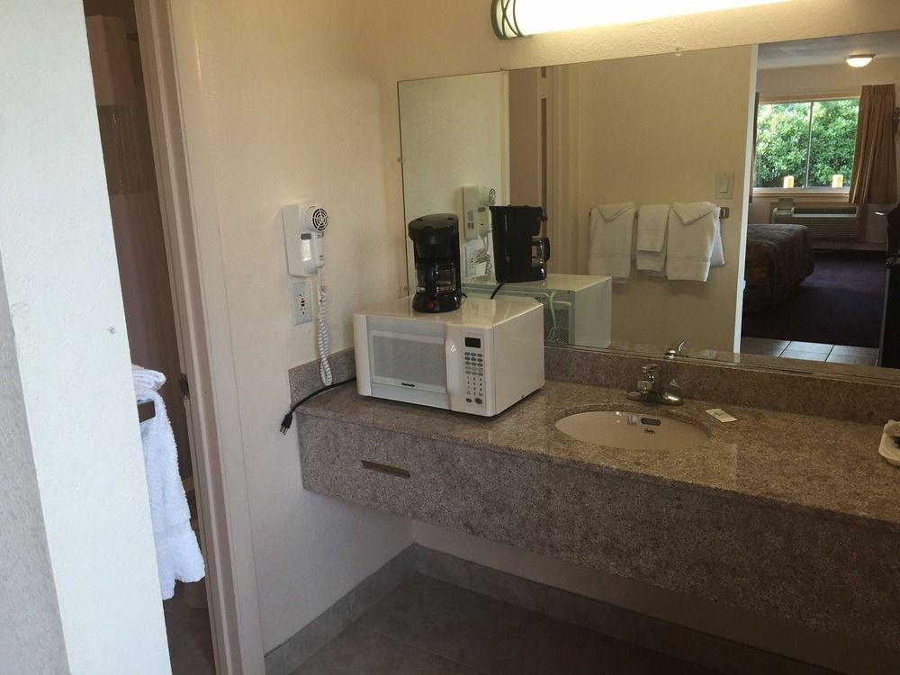 Belmont Inn And Suites Hampton Esterno foto