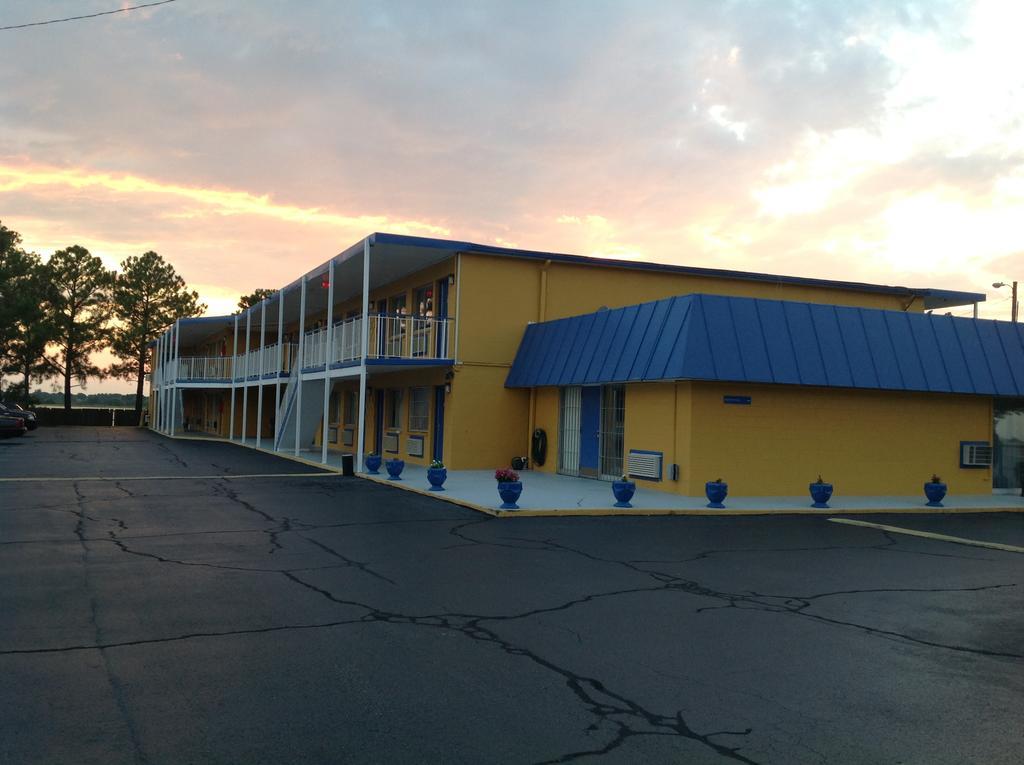 Belmont Inn And Suites Hampton Esterno foto