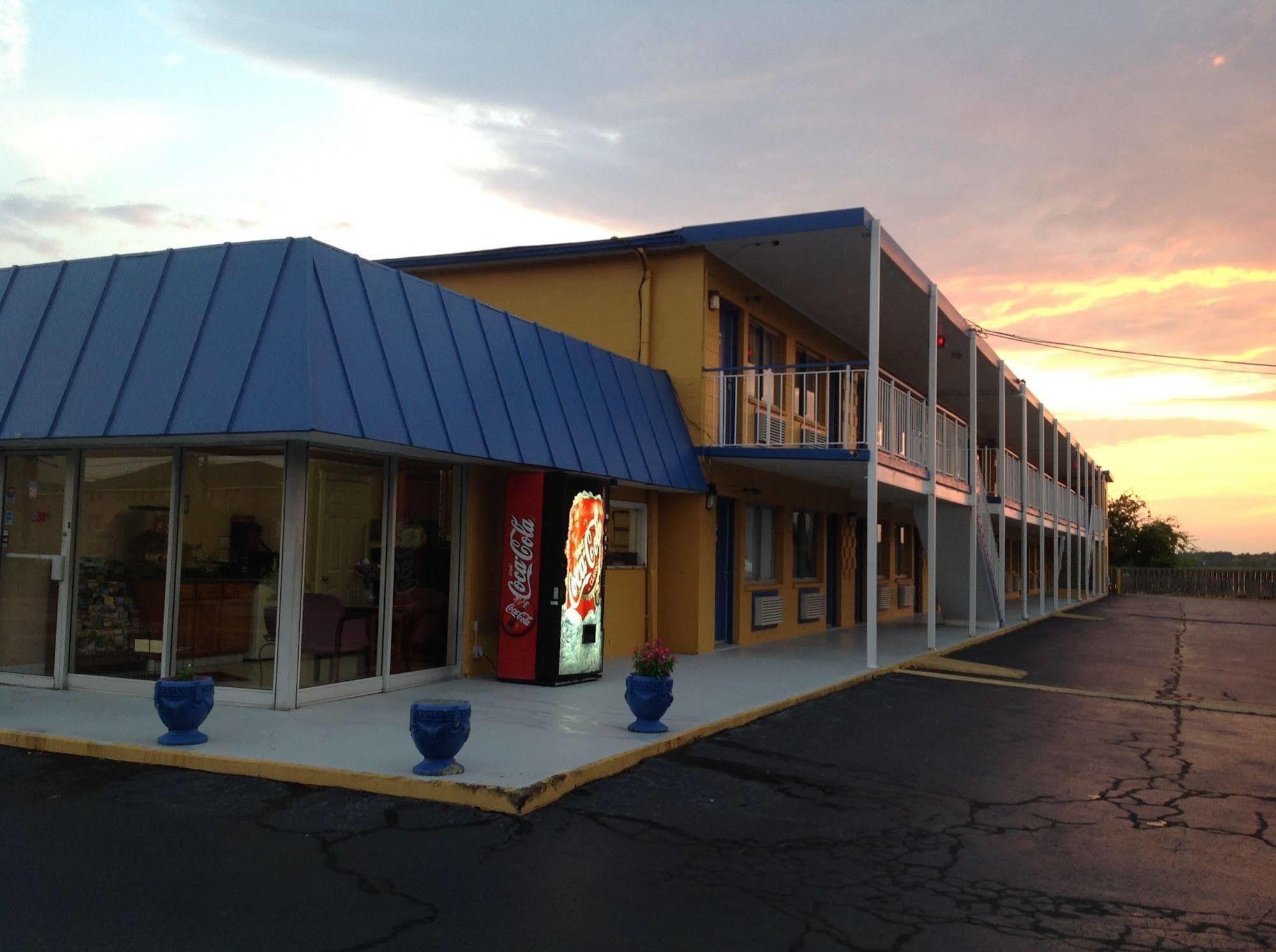 Belmont Inn And Suites Hampton Esterno foto